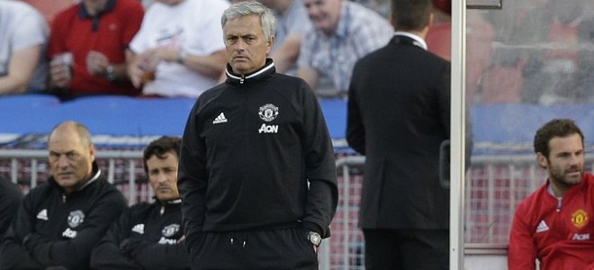 36BB61C900000578-3716156-Jose_Mourinho_watches_on_as_his_side_play_the_final_game_of_thei-a-27_1469909445762