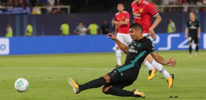 Soccer Football - Real Madrid v Manchester United - Super Cup Final - Skopje, Macedonia - August 8, 2017 Real Madrid’s Casemiro scores their first goal REUTERS/Eddie Keogh
